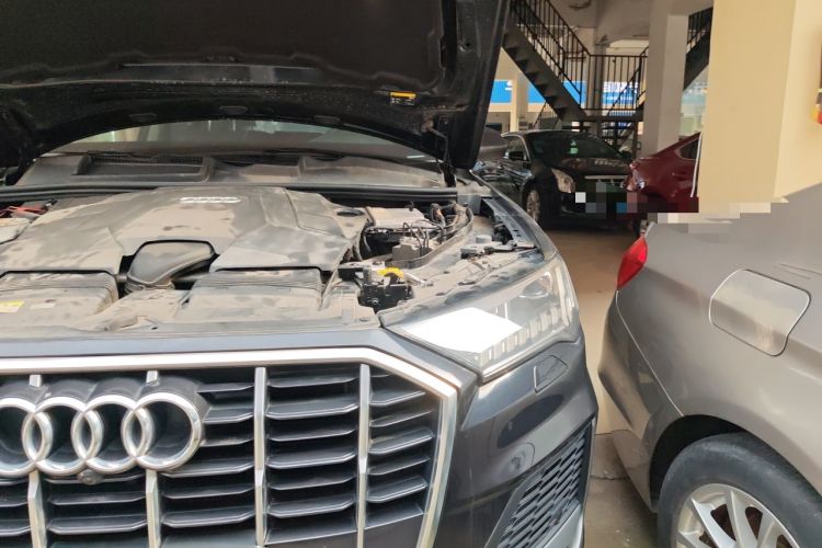 Used Audi Q7 2021 55 TFSI quattro S line Sport model Engine Bay Left