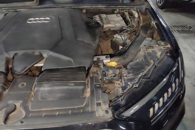 Used Audi Q7 2021 55 TFSI quattro S line Sport model Engine Bay Left