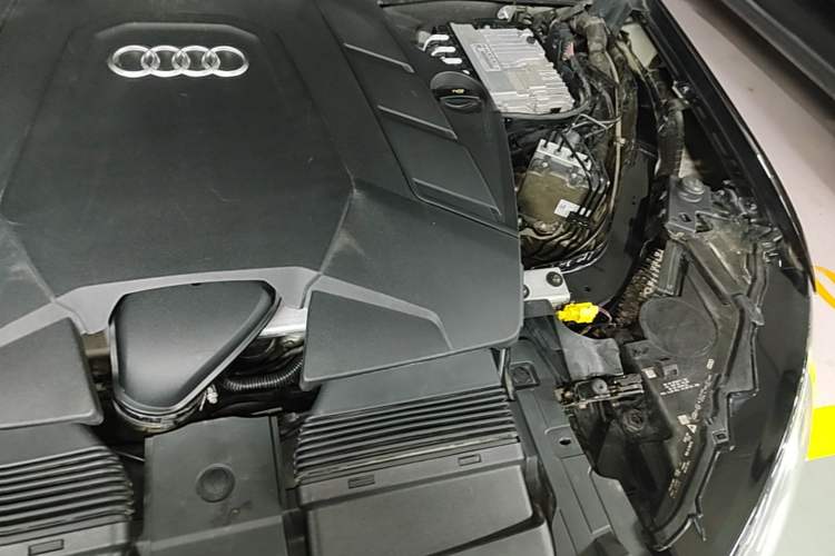 Used Audi Q7 2021 55 TFSI quattro S line Sport model Engine Bay Left