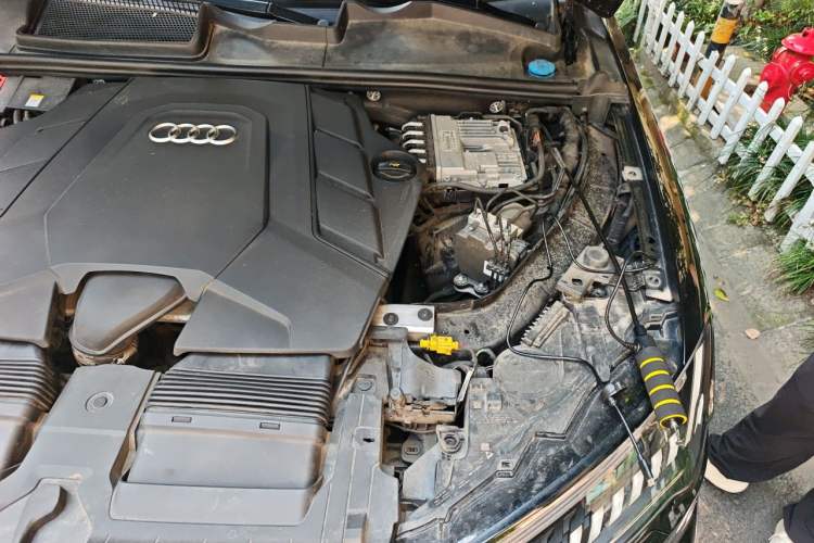 Used Audi Q7 2021 55 TFSI quattro S line Sport model Engine Bay Left