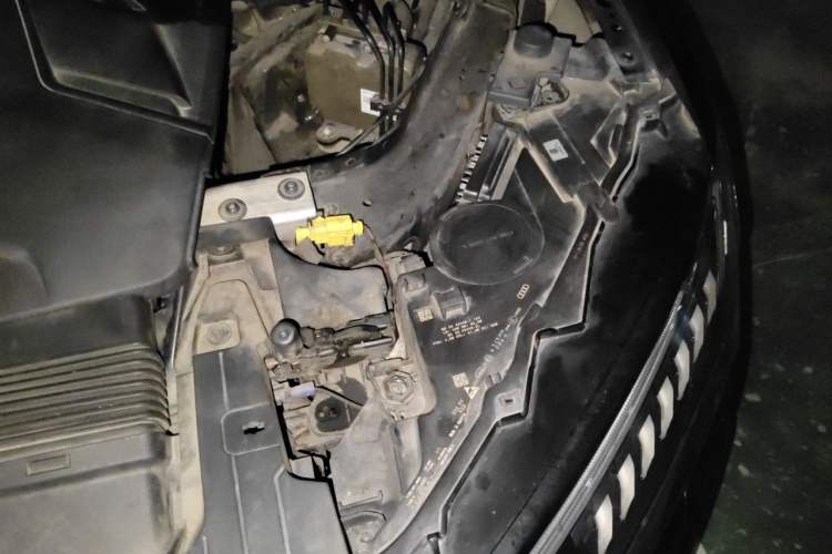 Used Audi Q7 2021 55 TFSI quattro S line Sport model Engine Bay Left