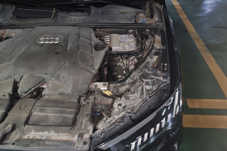 Used Audi Q7 2021 55 TFSI quattro S line Sport model Engine Bay Left