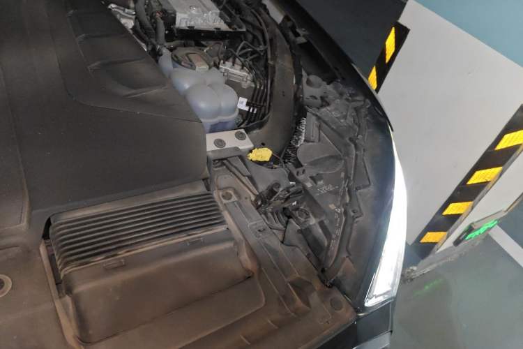 Used Audi Q7 2021 45 TFSI quattro S line Luxury Edition Engine Bay Left