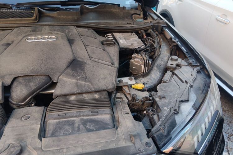 Used Audi Q7 2021 55 TFSI quattro S line Sport model Engine Bay Left