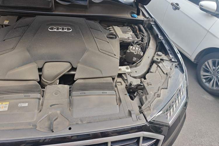 Used Audi Q7 2021 55 TFSI quattro S line Sport model Engine Bay Left