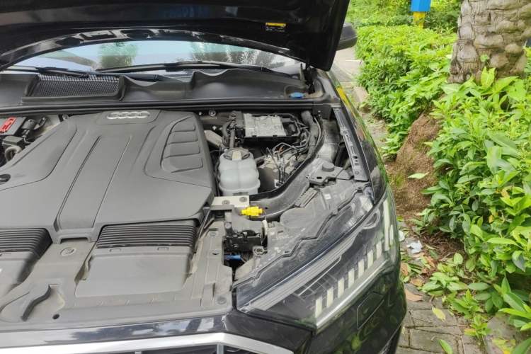 Used Audi Q7 2021 45 TFSI quattro S line Sport model Engine Bay Left