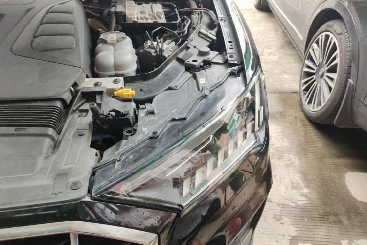 Used Audi Q7 2021 45 TFSI quattro S line Sport model Engine Bay Left