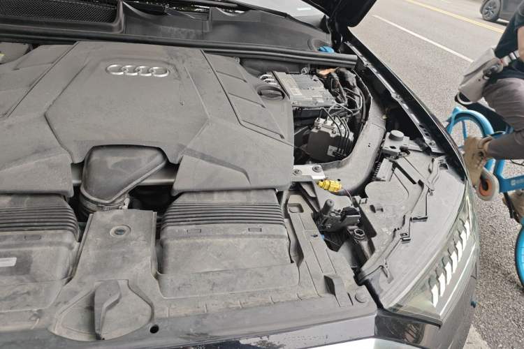Used Audi Q7 2021 55 TFSI quattro S line Sport model Engine Bay Left