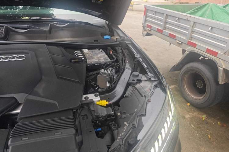 Used Audi Q7 2021 55 TFSI quattro S line Sport model Engine Bay Left