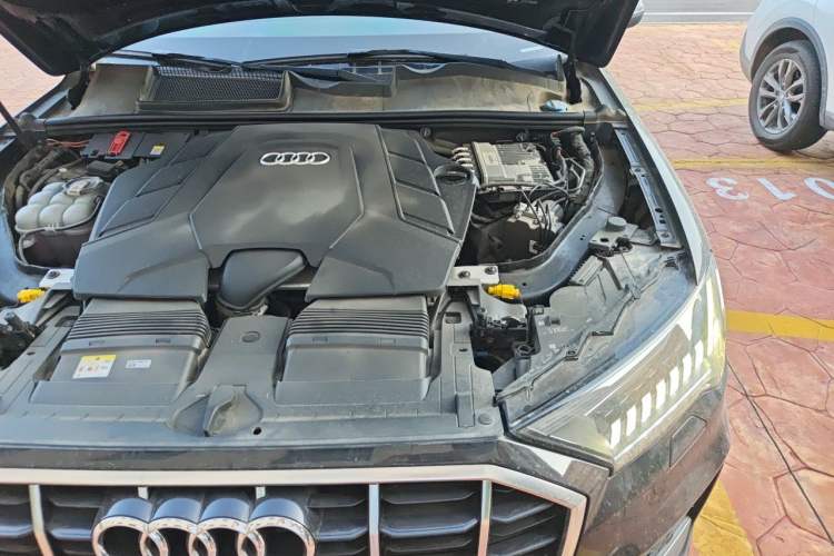 Used Audi Q7 2021 55 TFSI quattro S line Sport model Engine Bay Left