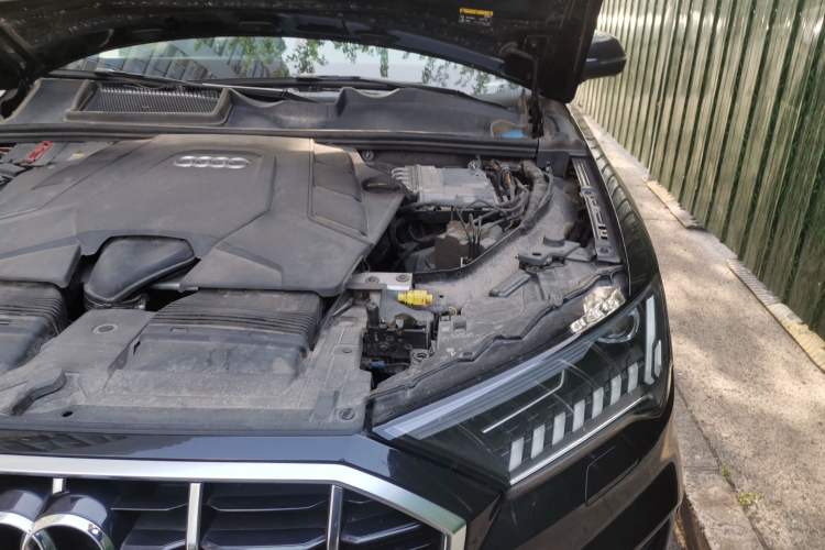 Used Audi Q7 2021 55 TFSI quattro S line Sport model Engine Bay Left
