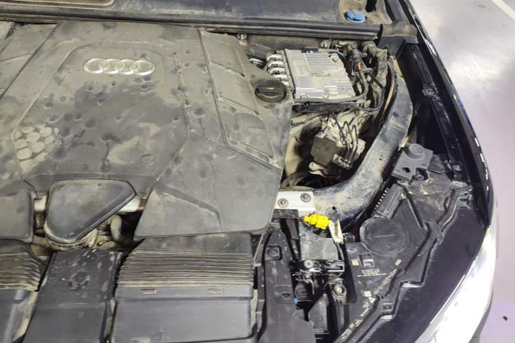 Used Audi Q7 2021 55 TFSI quattro S line Sport model Engine Bay Left
