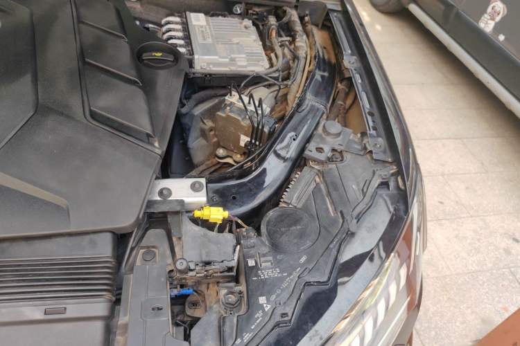 Used Audi Q7 2021 55 TFSI quattro S line Sport model Engine Bay Left