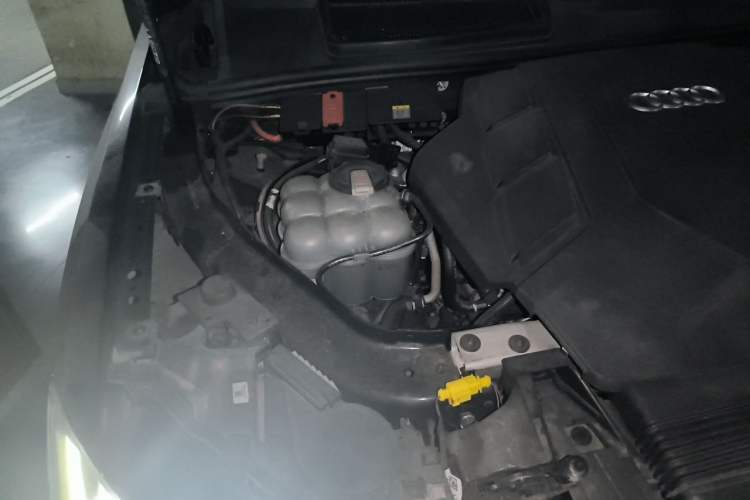 Used Audi Q7 2021 55 TFSI quattro S line Sport model Engine Bay Right