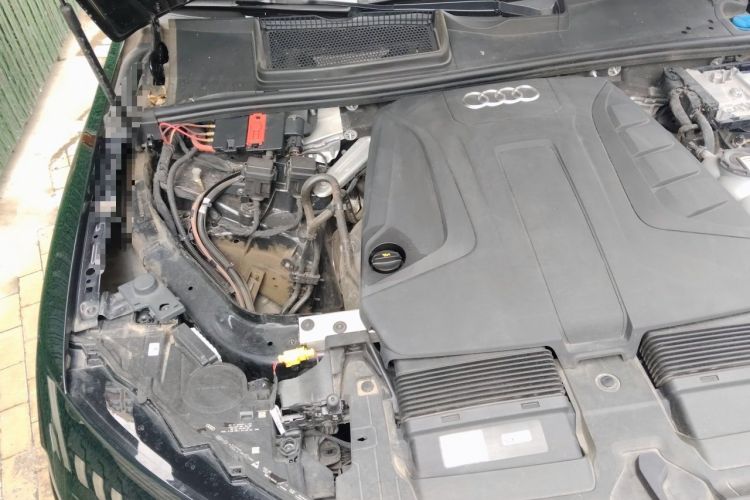 Used Audi Q7 2021 45 TFSI quattro S line Sport model Engine Bay Right
