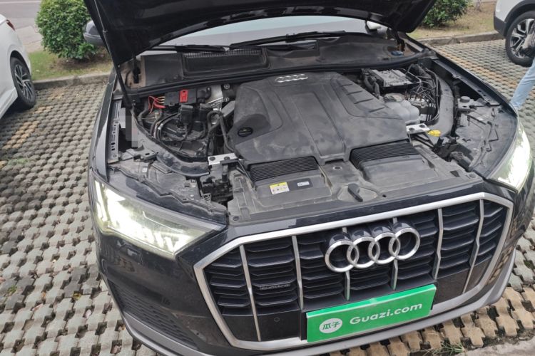 Used Audi Q7 2021 45 TFSI quattro S line Sport model Engine Bay Right