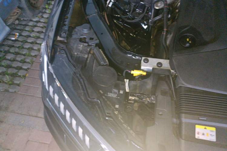 Used Audi Q7 2021 45 TFSI quattro S line Sport model Engine Bay Right
