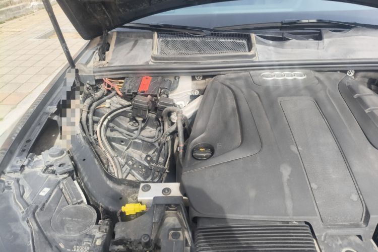 Used Audi Q7 2021 45 TFSI quattro S line Sport model Engine Bay Right