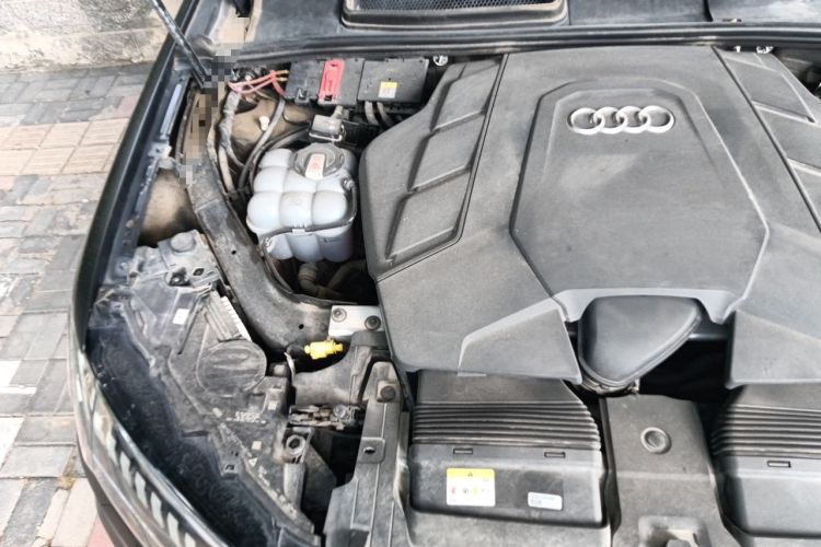 Used Audi Q7 2021 55 TFSI quattro S line Sport model Engine Bay Right