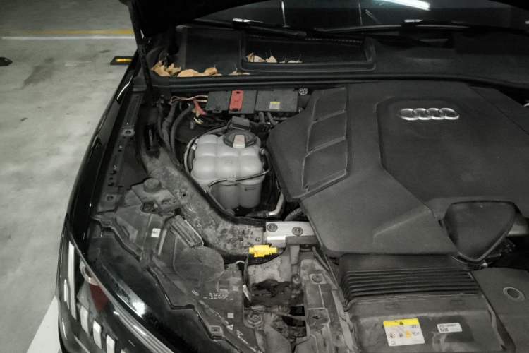 Used Audi Q7 2021 55 TFSI quattro S line Sport model Engine Bay Right