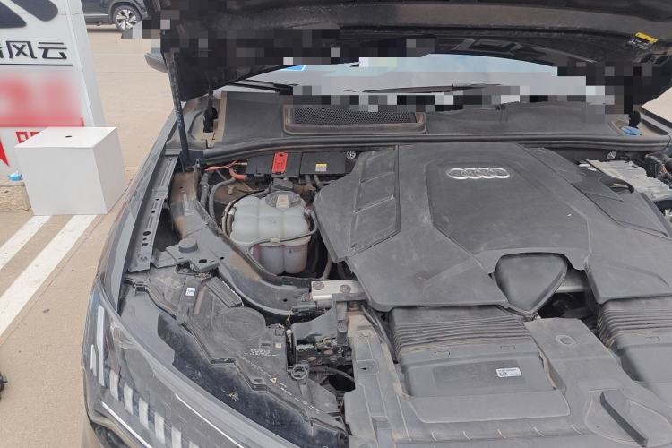 Used Audi Q7 2021 55 TFSI quattro S line Sport model Engine Bay Right