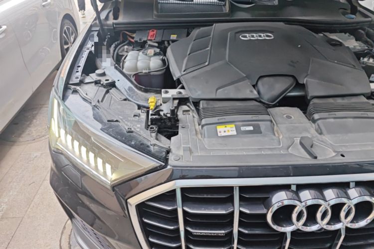 Used Audi Q7 2021 55 TFSI quattro S line Sport model Engine Bay Right