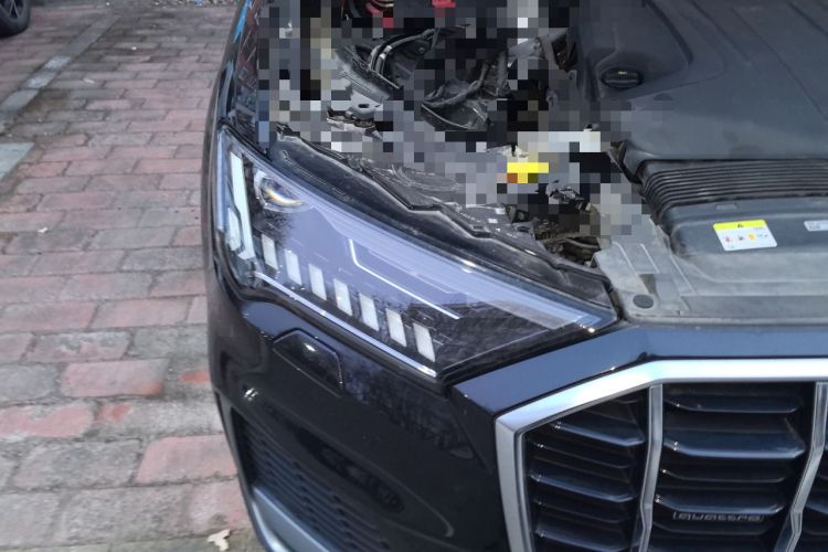 Used Audi Q7 2021 45 TFSI quattro S line Sport model Engine Bay Right