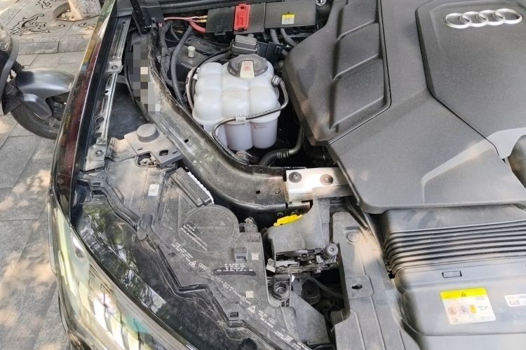 Used Audi Q7 2021 55 TFSI quattro S line Prestige Edition Engine Bay Right