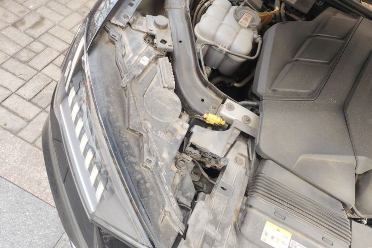 Used Audi Q7 2021 55 TFSI quattro S line Sport model Engine Bay Right