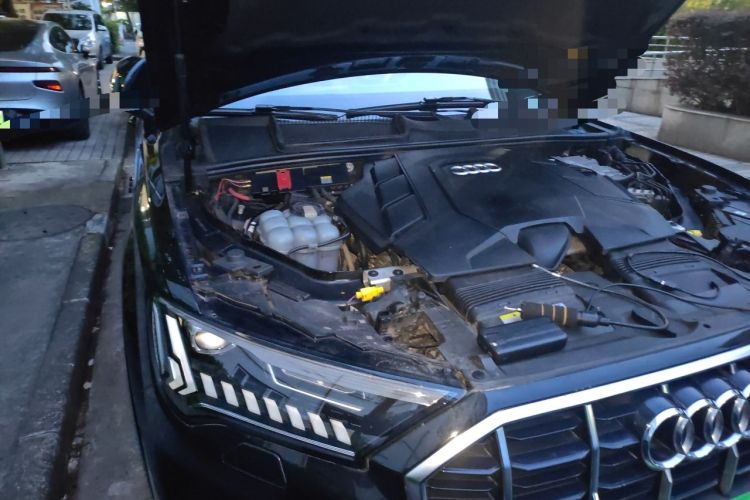 Used Audi Q7 2021 55 TFSI quattro S line Sport model Engine Bay Right