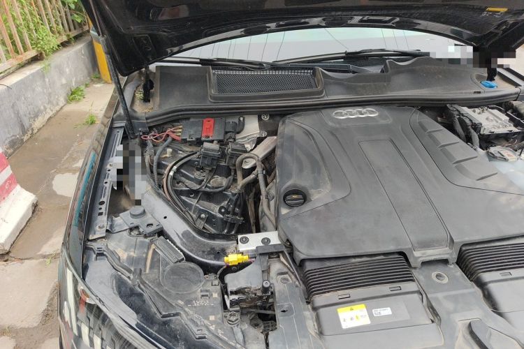 Used Audi Q7 2021 45 TFSI quattro S line Sport model Engine Bay Right