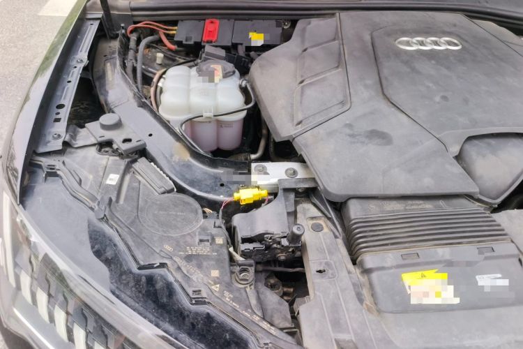 Used Audi Q7 2021 55 TFSI quattro S line Sport model Engine Bay Right