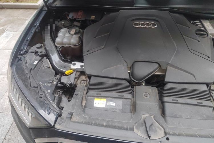 Used Audi Q7 2021 55 TFSI quattro S line Sport model Engine Bay Right