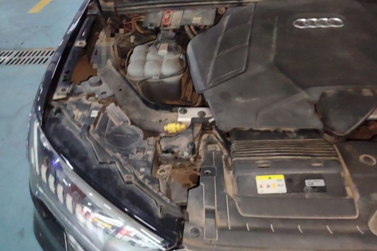 Used Audi Q7 2021 55 TFSI quattro S line Sport model Engine Bay Right