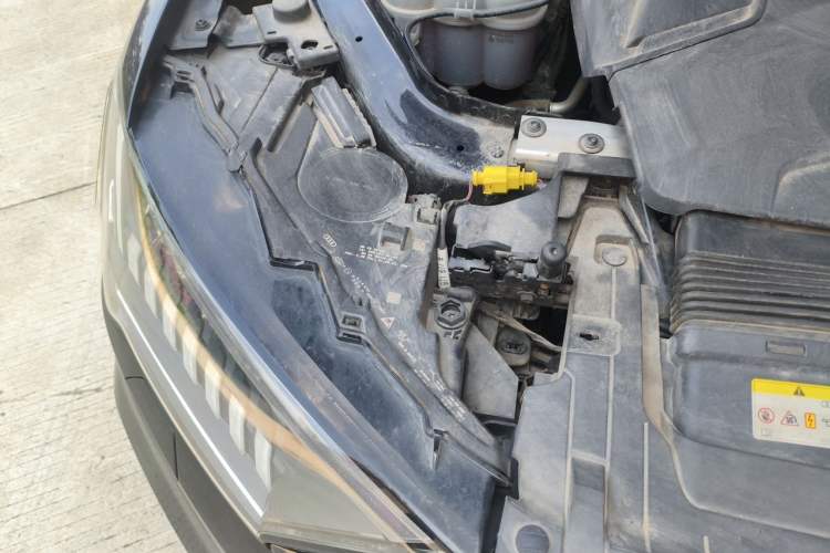 Used Audi Q7 2021 55 TFSI quattro S line Sport model Engine Bay Right