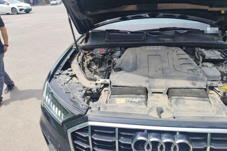Used Audi Q7 2021 45 TFSI quattro S line Luxury Edition Engine Bay Right