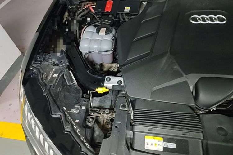 Used Audi Q7 2021 55 TFSI quattro S line Sport model Engine Bay Right