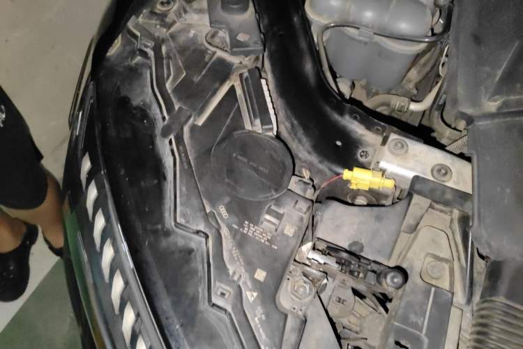 Used Audi Q7 2021 55 TFSI quattro S line Sport model Engine Bay Right