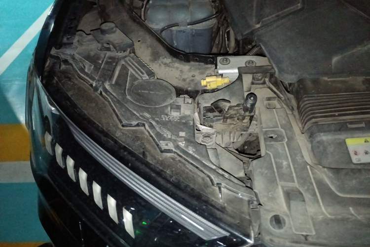 Used Audi Q7 2021 55 TFSI quattro S line Sport model Engine Bay Right