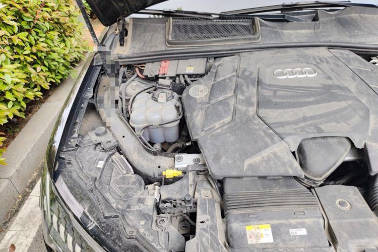 Used Audi Q7 2021 55 TFSI quattro S line Prestige Edition Engine Bay Right