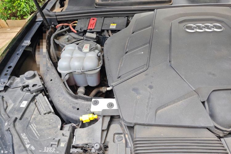 Used Audi Q7 2021 55 TFSI quattro S line Prestige Edition Engine Bay Right