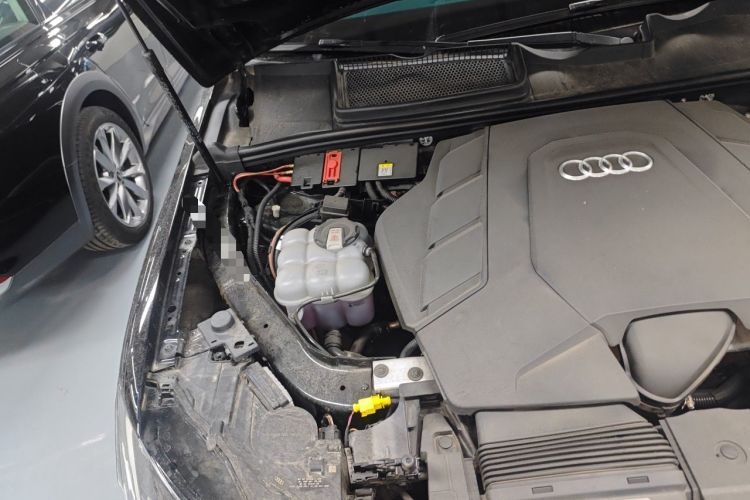 Used Audi Q7 2021 55 TFSI quattro S line Sport model Engine Bay Right