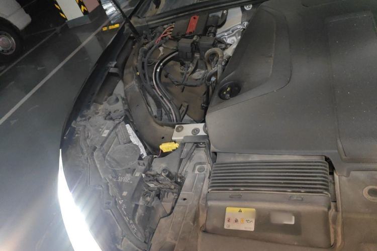 Used Audi Q7 2021 45 TFSI quattro S line Luxury Edition Engine Bay Right