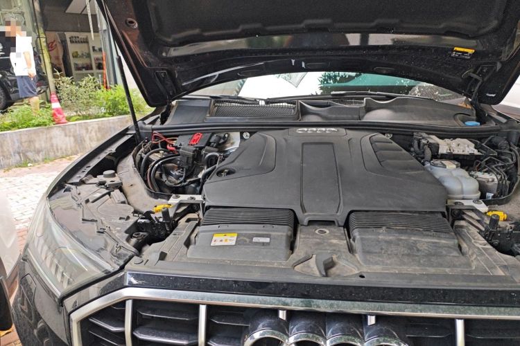 Used Audi Q7 2021 45 TFSI quattro S line Sport model Engine Bay Right