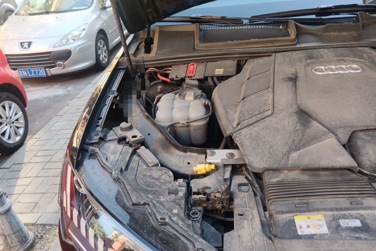 Used Audi Q7 2021 55 TFSI quattro S line Sport model Engine Bay Right