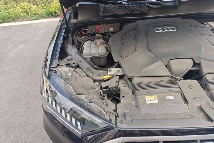 Used Audi Q7 2021 55 TFSI quattro S line Sport model Engine Bay Right