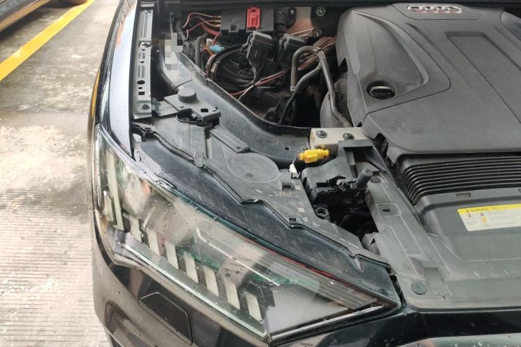 Used Audi Q7 2021 45 TFSI quattro S line Sport model Engine Bay Right