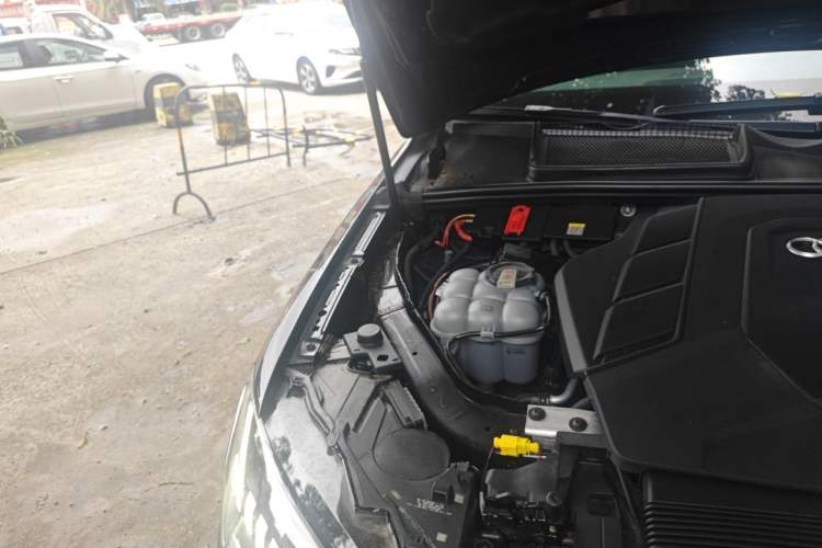Used Audi Q7 2021 55 TFSI quattro S line Sport model Engine Bay Right