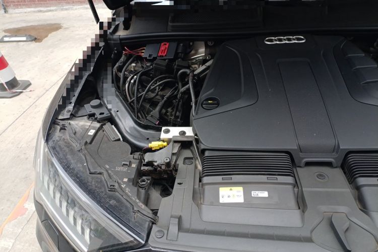 Used Audi Q7 2021 45 TFSI quattro S line Sport model Engine Bay Right
