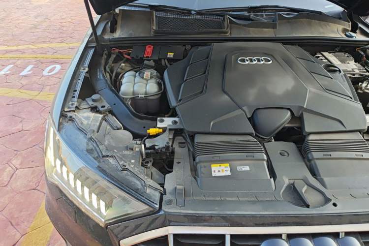 Used Audi Q7 2021 55 TFSI quattro S line Sport model Engine Bay Right